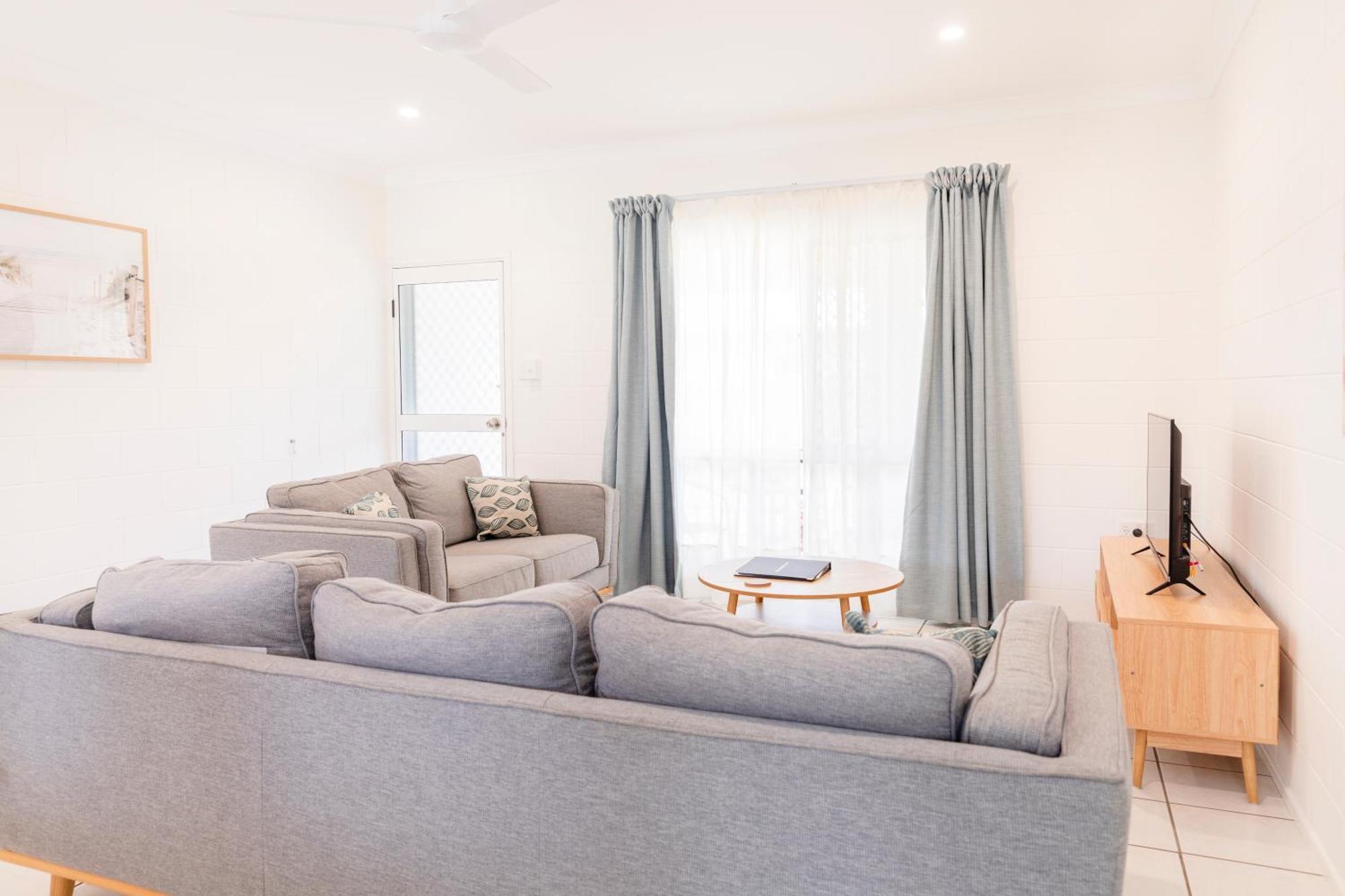 Palm View Holiday Apartments Боуэн Экстерьер фото