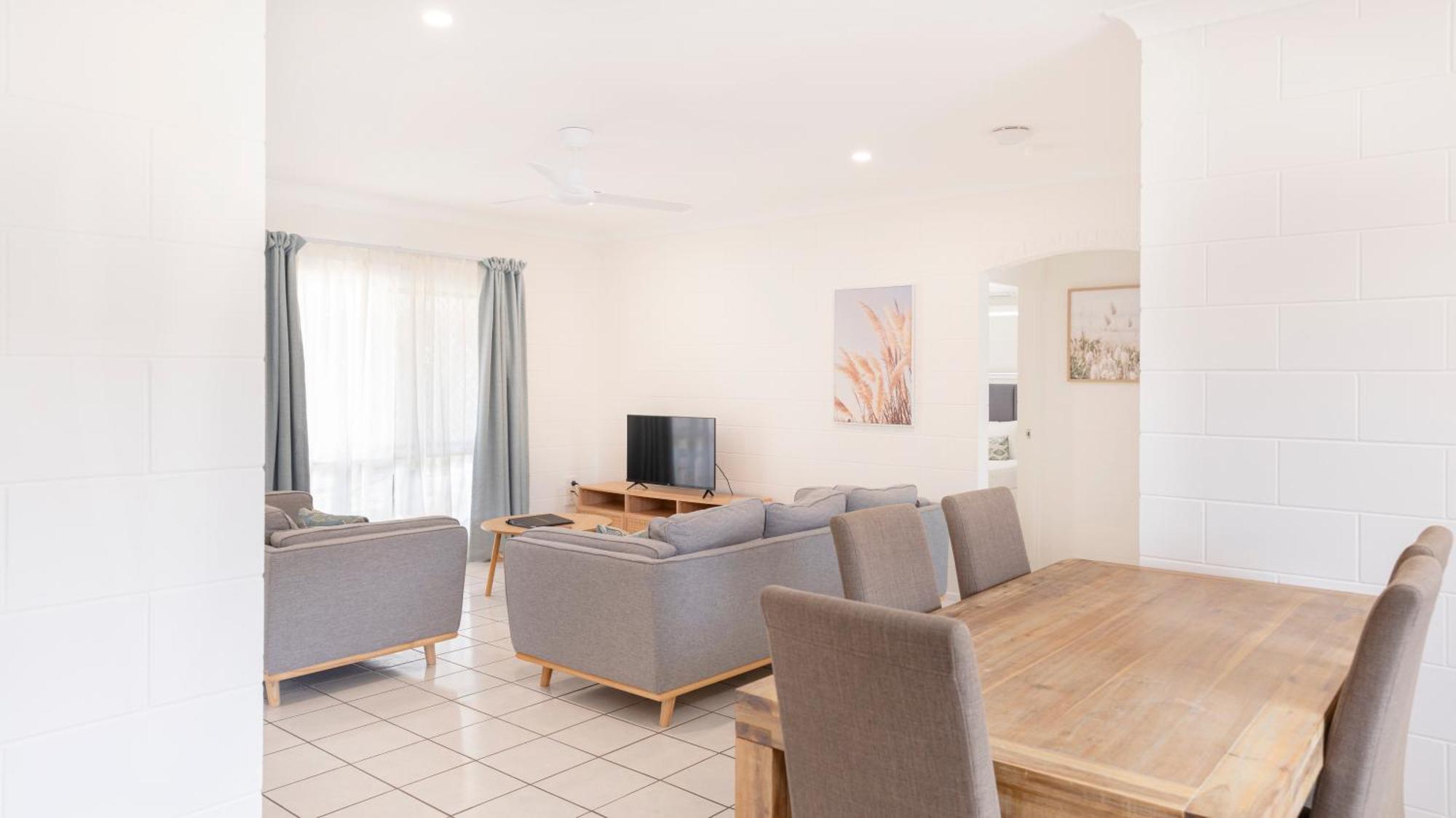 Palm View Holiday Apartments Боуэн Экстерьер фото