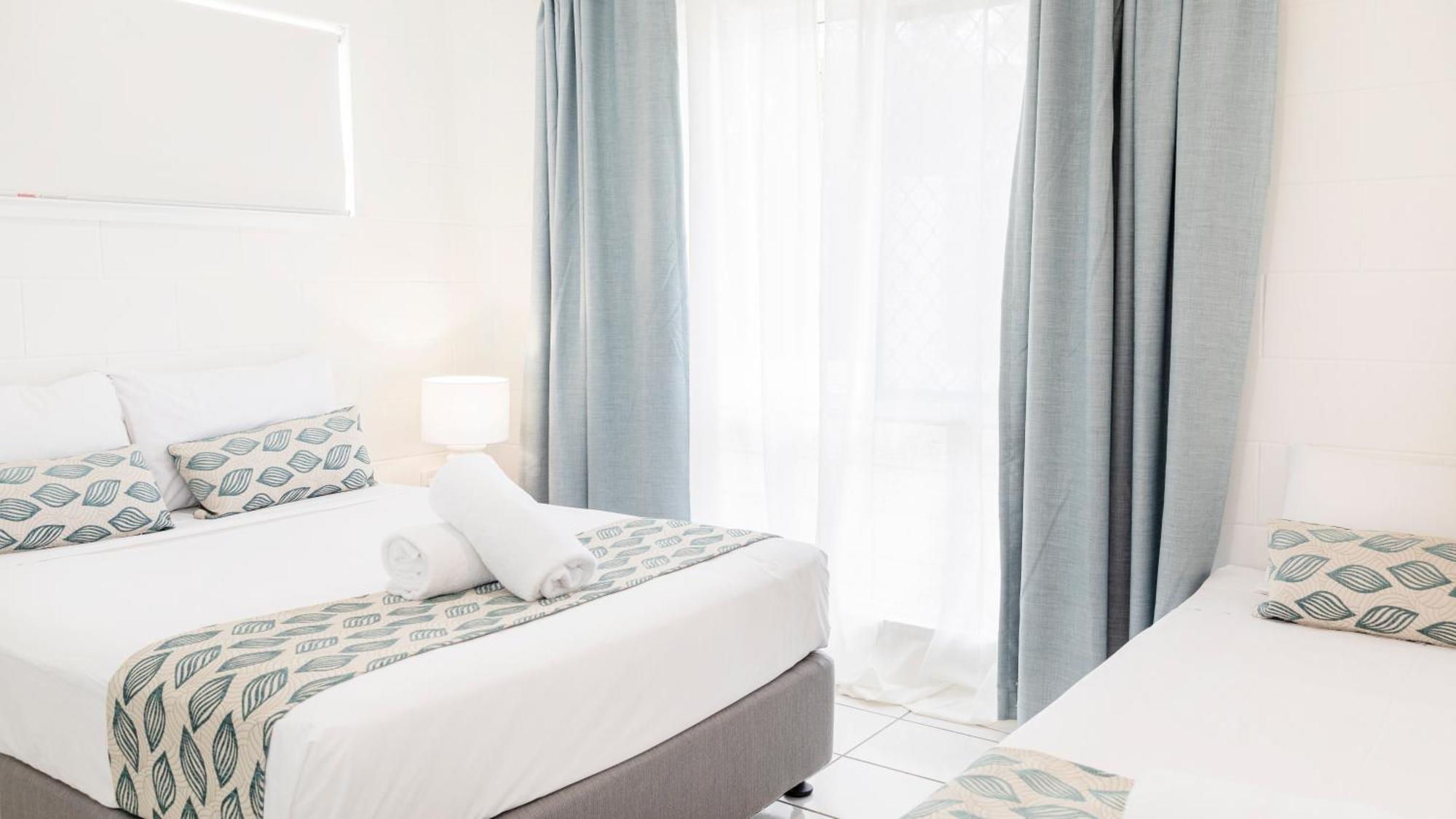 Palm View Holiday Apartments Боуэн Экстерьер фото