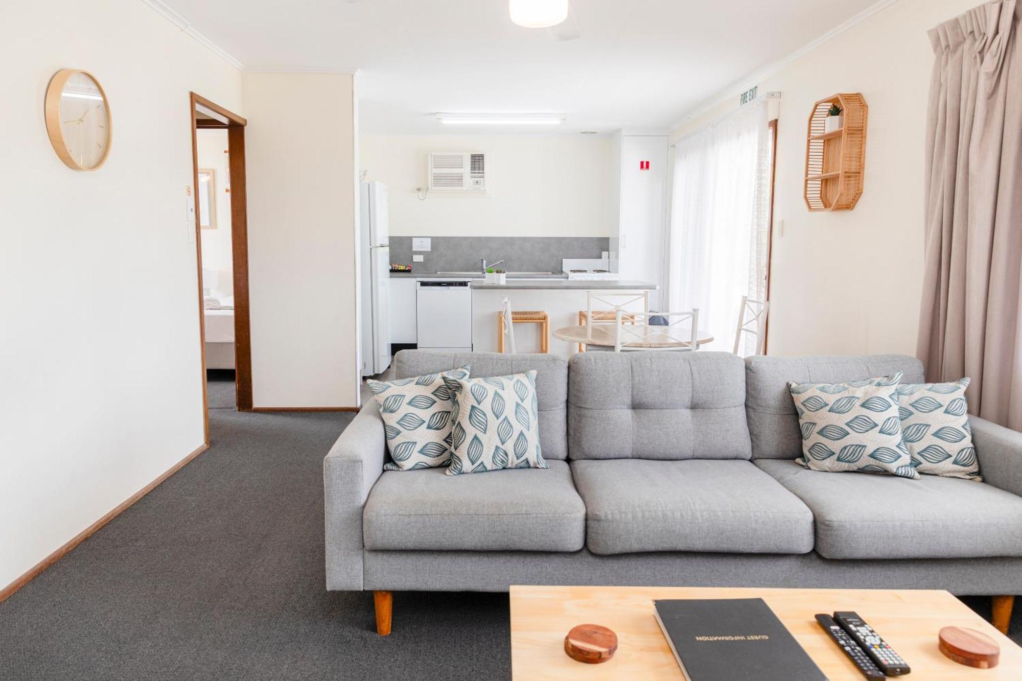 Palm View Holiday Apartments Боуэн Экстерьер фото