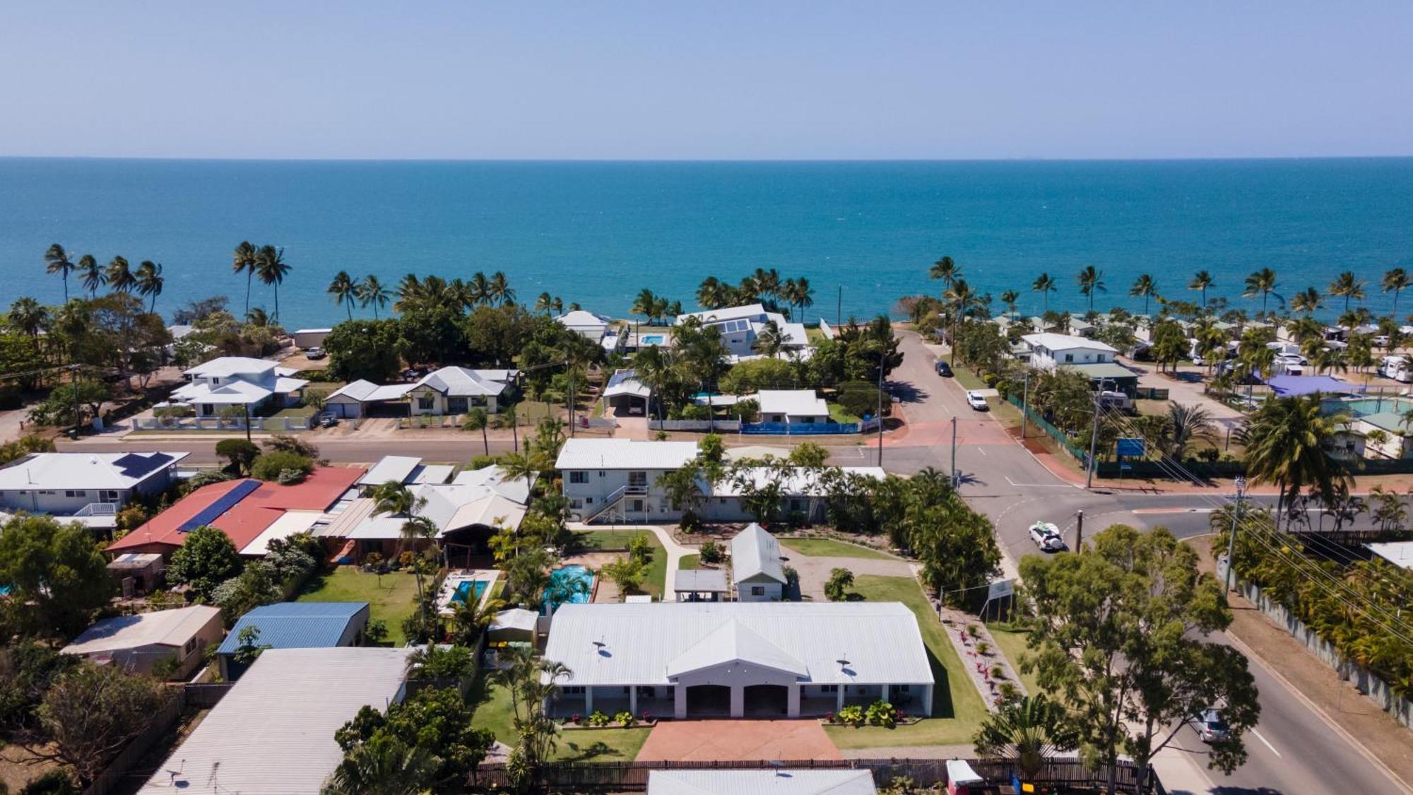 Palm View Holiday Apartments Боуэн Экстерьер фото