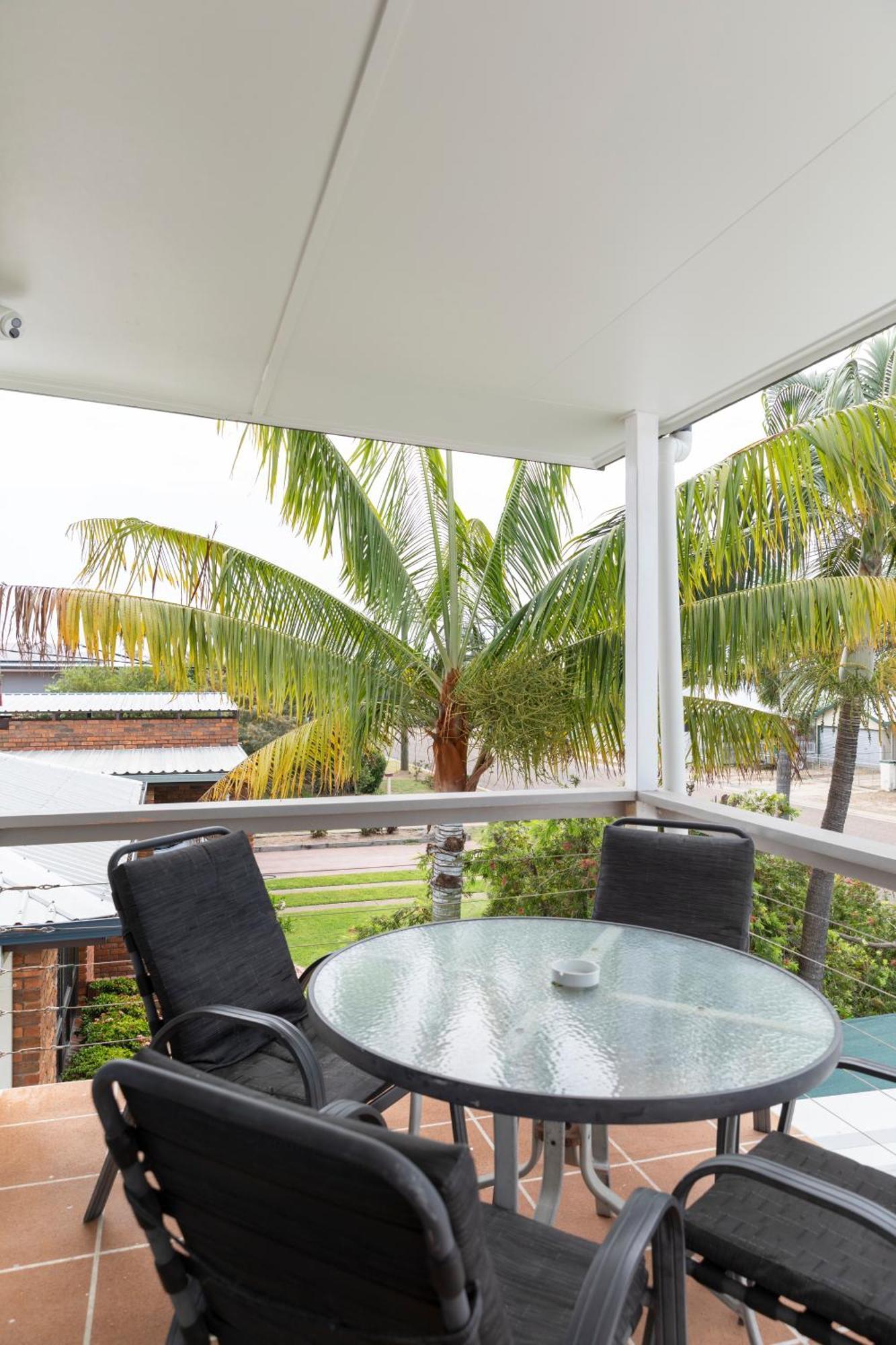 Palm View Holiday Apartments Боуэн Экстерьер фото
