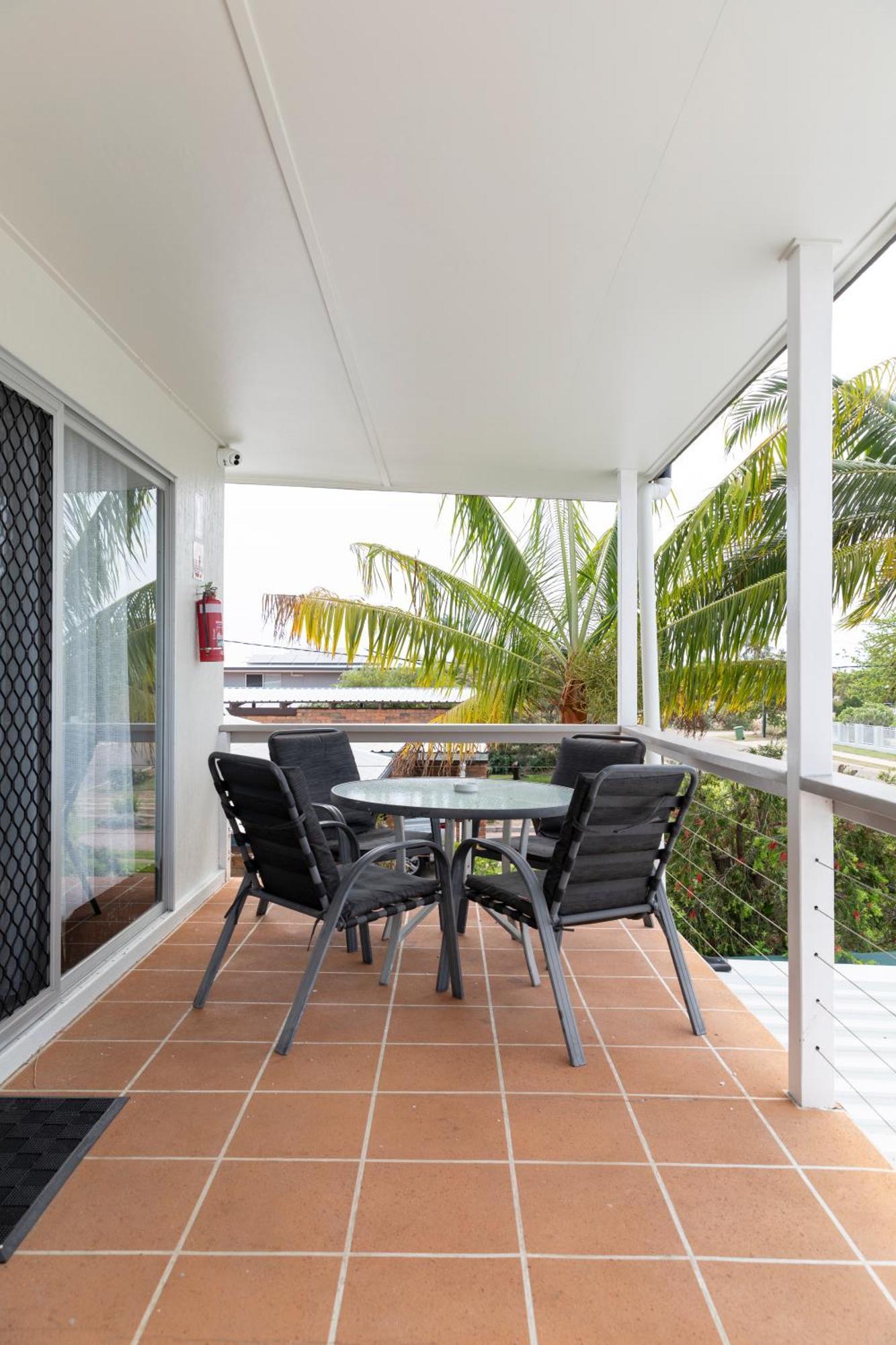 Palm View Holiday Apartments Боуэн Экстерьер фото