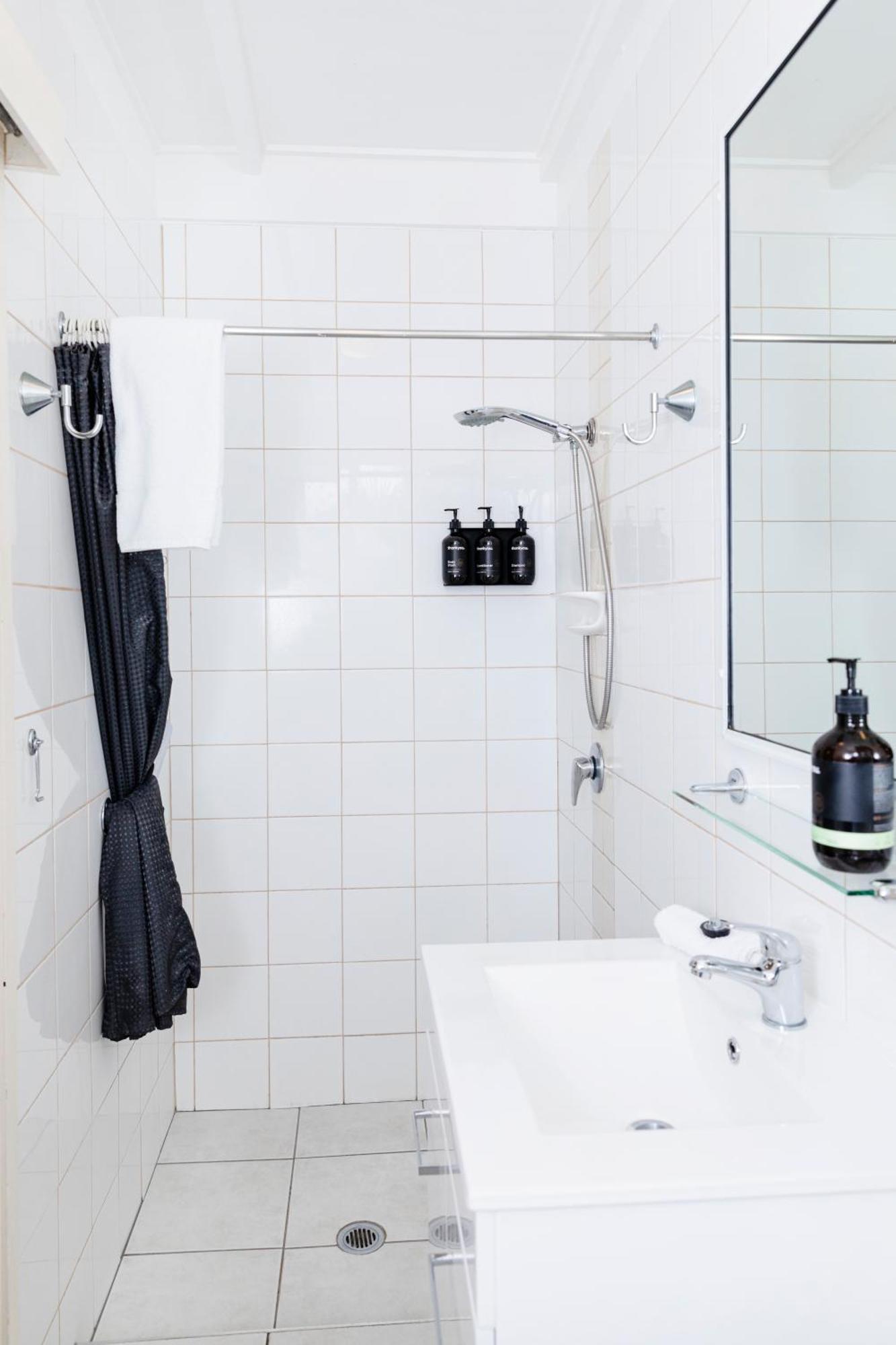 Palm View Holiday Apartments Боуэн Экстерьер фото