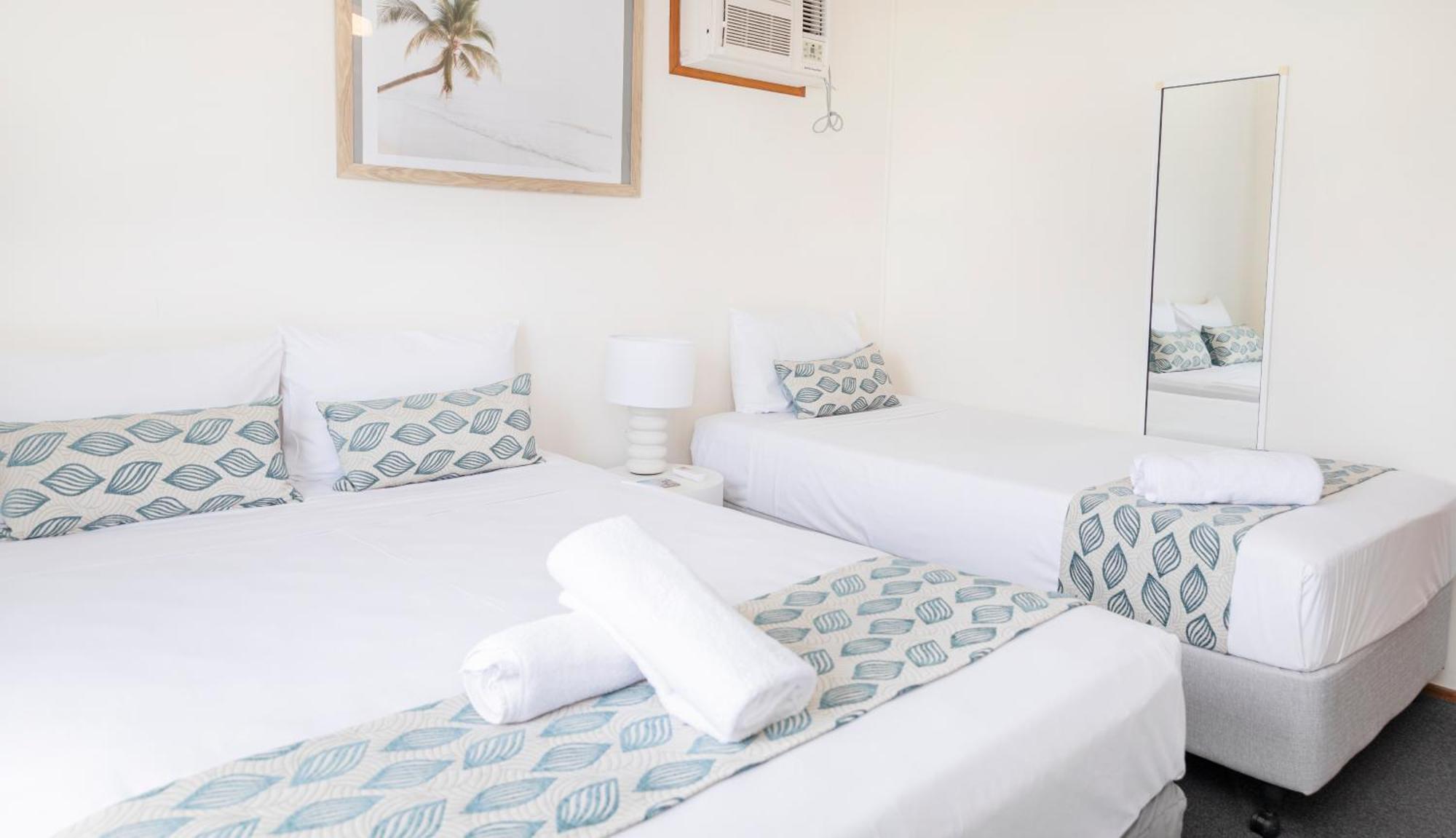 Palm View Holiday Apartments Боуэн Экстерьер фото