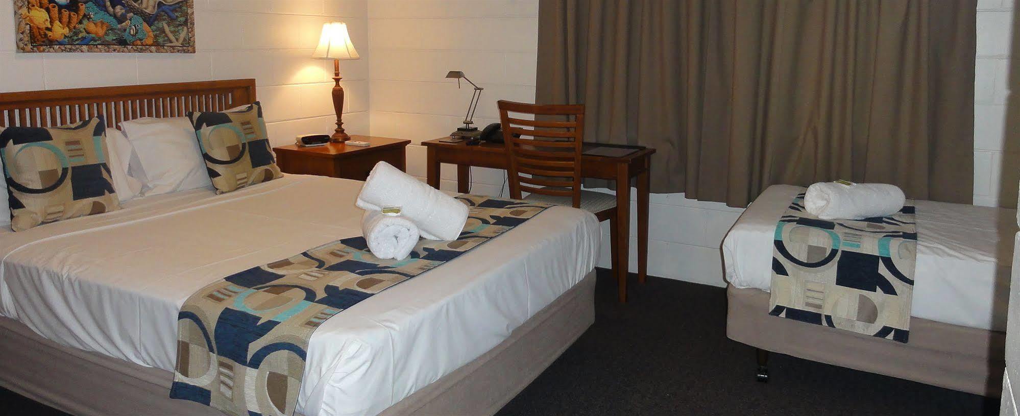 Palm View Holiday Apartments Боуэн Экстерьер фото
